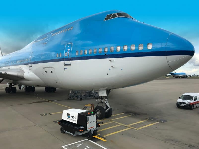 ITW GSE 7400 Powering 747 in Amsterdam Schiphol Airport