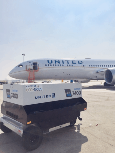 ITW GSE 7400 powering United 737, LAX, US